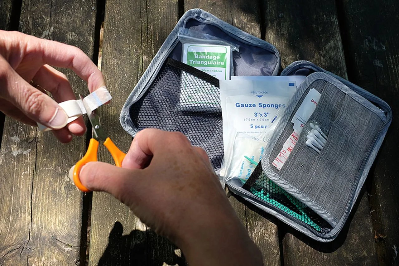 Vue 3 de Trousse premiers secours 'Grimentz' (L)