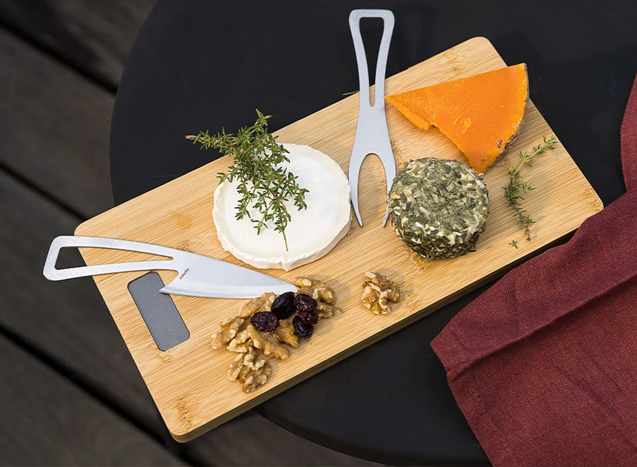 Vue 3 de Planche à découper en bambou avec couverts à fromage 'Takeita'