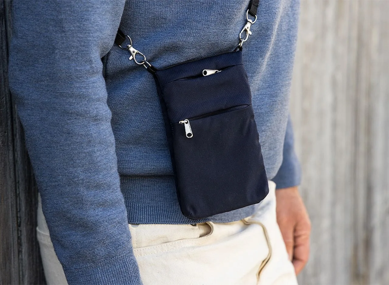 Vue 3 de Pochette 'Toledo', polycoton bleu nuit
