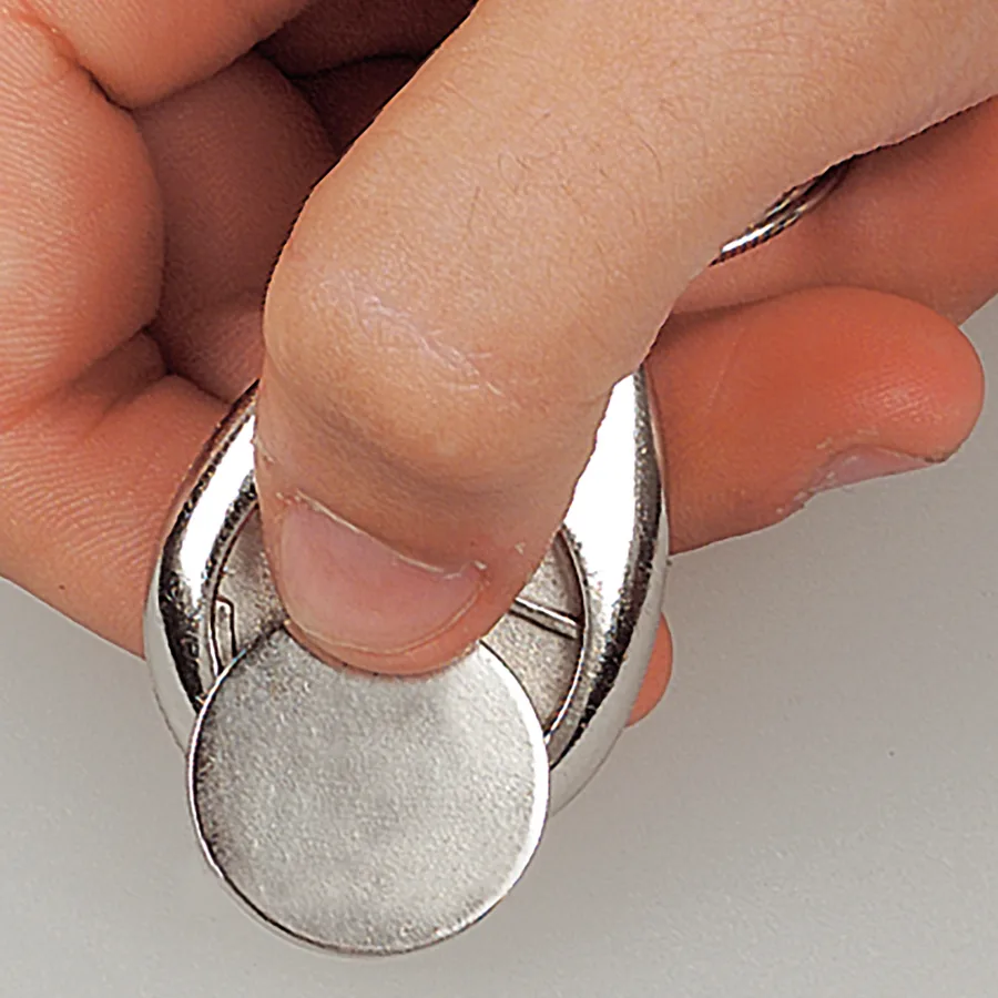 Vue 3 de Porte-cles jeton magnetique