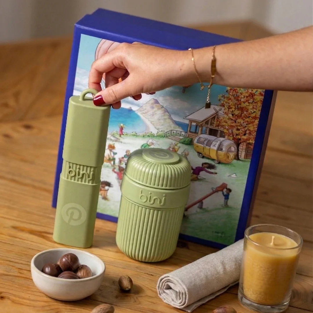 Vue 2 de Coffret cadeau pause nomade : mug hermétique et kit couverts Made in France