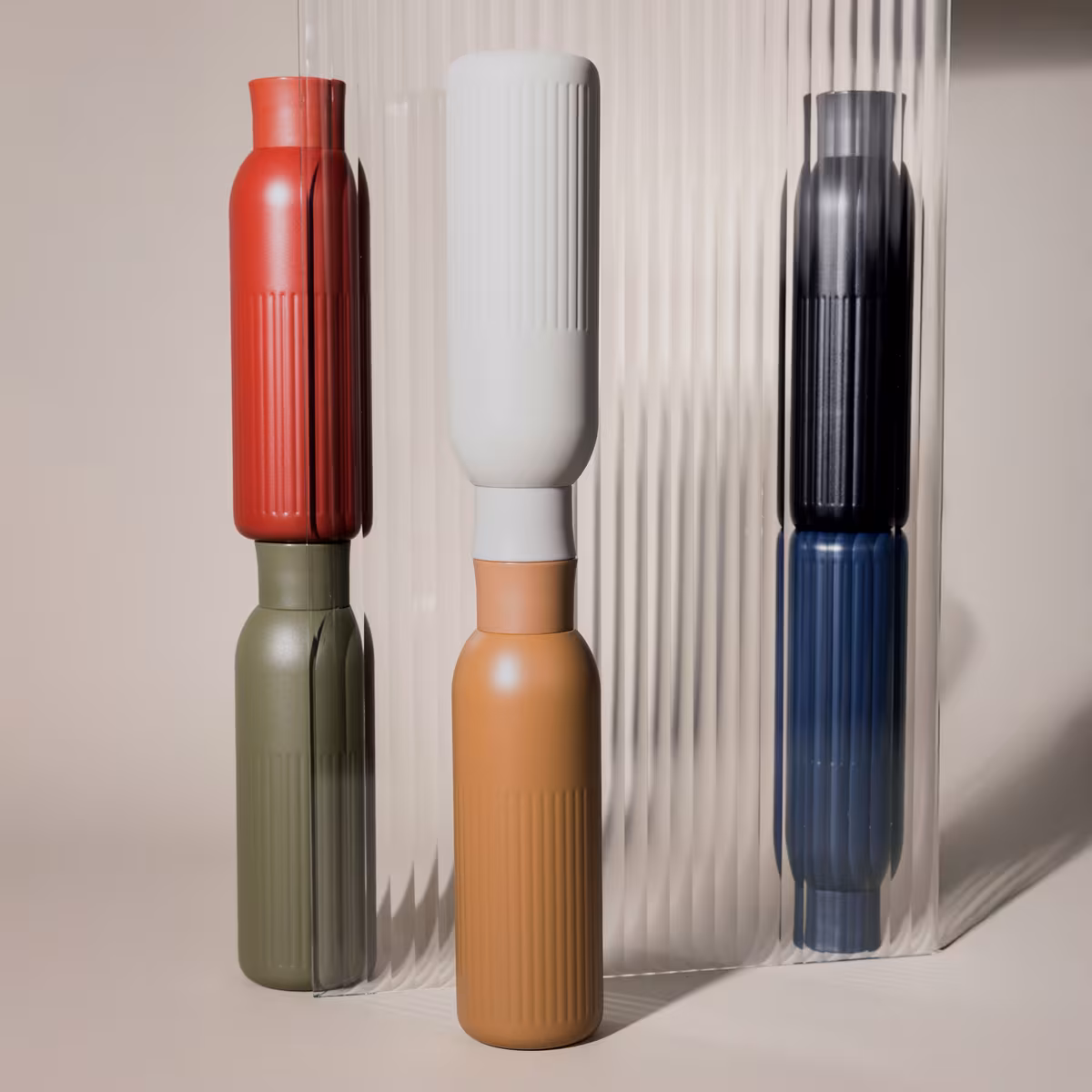 Vue 4 de Sagaform Tekla Bouteille en acier avec bouchon poussoir (recyclé) 500 ml