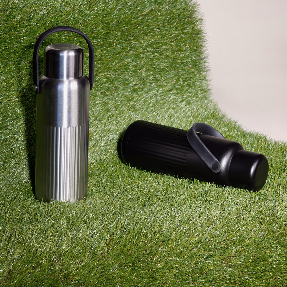 Vue 3 de Sagaform Theo Thermal Flask (recyclé) 1 L