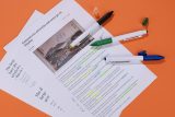 Vue 9 de Stylo à bille avec surligneur FLUO