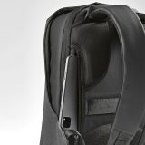 Vue 8 de Sac à dos Abrantes 20L rPET. Fermeture TSA et tissu anti-coupures.
