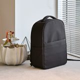 Vue 8 de Sac à dos Budapest 16L rPET. Poche avant. Poche ordinateur 17"