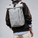 Vue 5 de Sac à dos Osaka 16 L. rCotton. Fermeture à enroulement et boucle