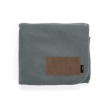 Vue 7 de Plaid Pollock en rPET 180 g/m², patch personnalisable.