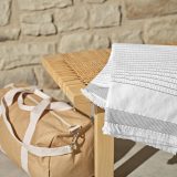 Vue 3 de Plaid Ernst rCOTON 220 g/m², fabriqué au Portugal.