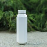 Vue 5 de Gourde Hexagul rInox 530ml.Double paroi, étanche.Forme hexagonale