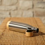 Vue 5 de Gourde Congo rInox et Bambou 780ml. Double paroi, étanche