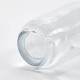 Vue 6 de Bouteille en verre Trent. Fabriquée au Portugal.