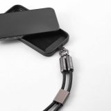 Vue 3 de Marconi Câble Charge rapide 2-en-1 et dragonne. USB-C vers USB-C.