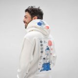 Vue 6 de Sweat Tulum à capuche. Coton bio, rCotton et rPET. Fabriqué au Portugal.
