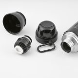 Vue 24 de Thermos Loire inox 810 ml. 2 gobelets et mousqueton
