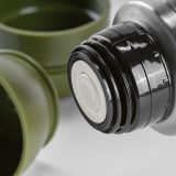 Vue 8 de Thermos Loire inox 810 ml. 2 gobelets et mousqueton