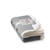 Vue 9 de HEIDEN. Couverture polaire réversible (190 g/m²) avec ruban de satin et carte personnalisée