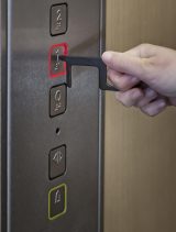 Vue 5 de Ouvre-porte avec ouvre-bouteille Jada