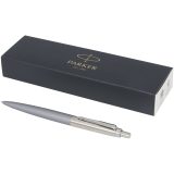 Vue 11 de Stylo bille mat Jotter XL Parker avec finitions chrome (encre bleue)