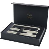 Vue 3 de Coffret Parker IM Essentials comprenant un stylo roller et un stylo à bille - argenté