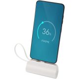 Vue 8 de Batterie de secours Alnair Type-C de5 000 mAh et 10 W en plastique recyclé avec support de retournement intégré et câble 2 en