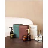 Vue 4 de Distributeur de savon pour les mains de 250 ml et ensemble de bougies parfumées de 150 g Wellmark Discovery- parfum linge fra